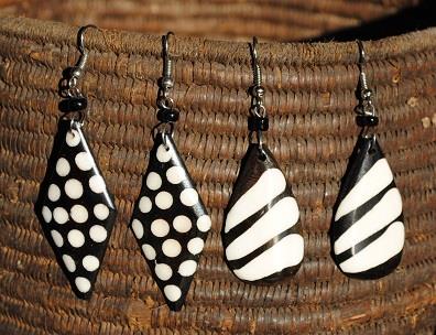 25071 Bone earrings